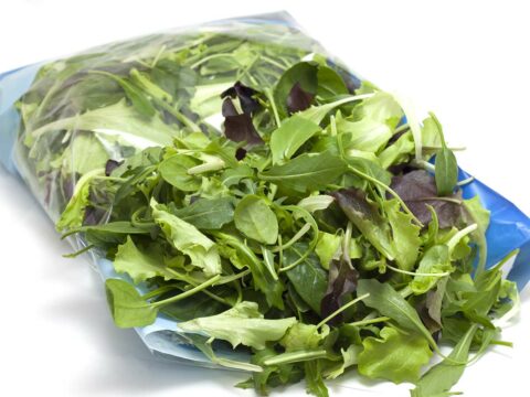 L'insalata in busta potrebbe sparire? La stretta dell'Ue