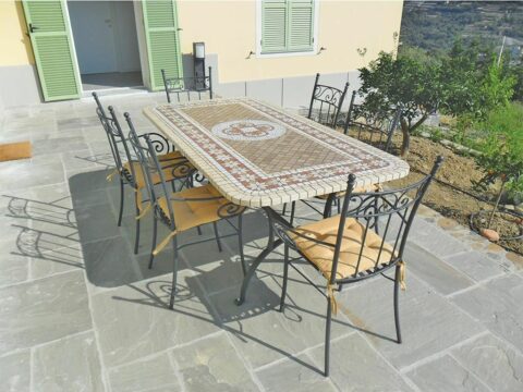 Come decorare un tavolino con effetto mosaico