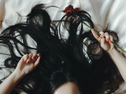 Quanto spesso lavarsi i capelli a seconda dei capelli