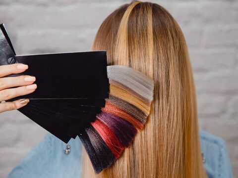 Come scegliere il colore della tinta dei capelli
