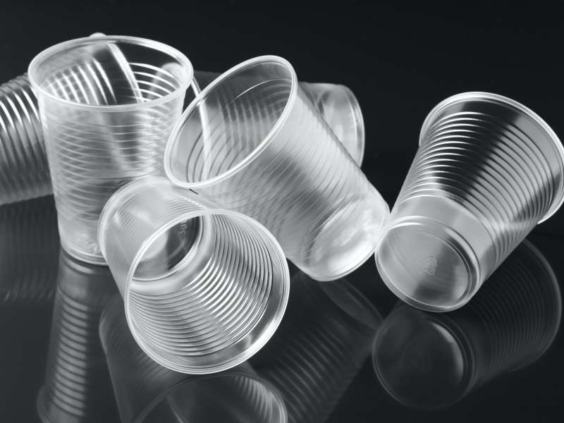 Come utilizzare il bicchiere di plastica come misurino - Donna Moderna