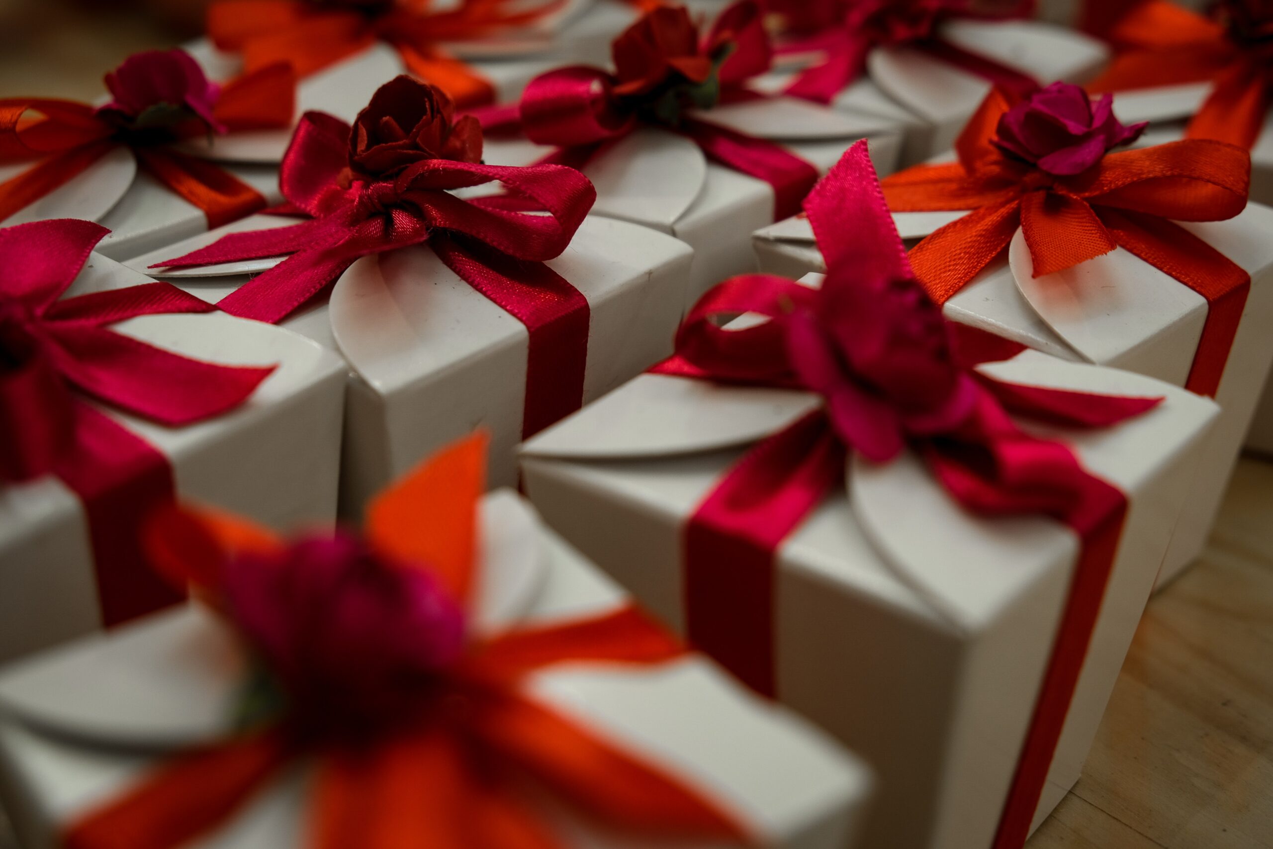 Natale, dieci idee regalo chic a meno di 50 euro