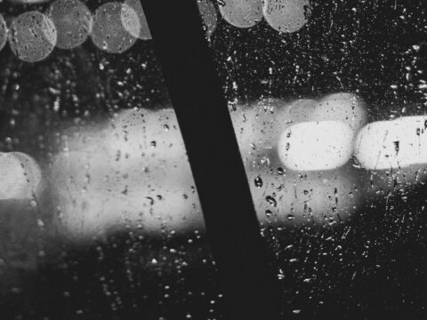 Come lavare i vetri senza faticare
