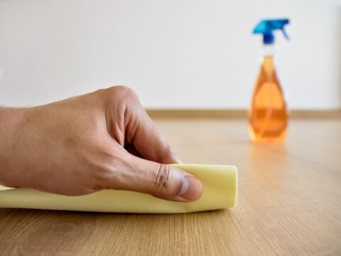 Come togliere le macchie di unto dal parquet