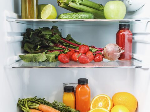 Come organizzare il frigorifero per evitare sprechi