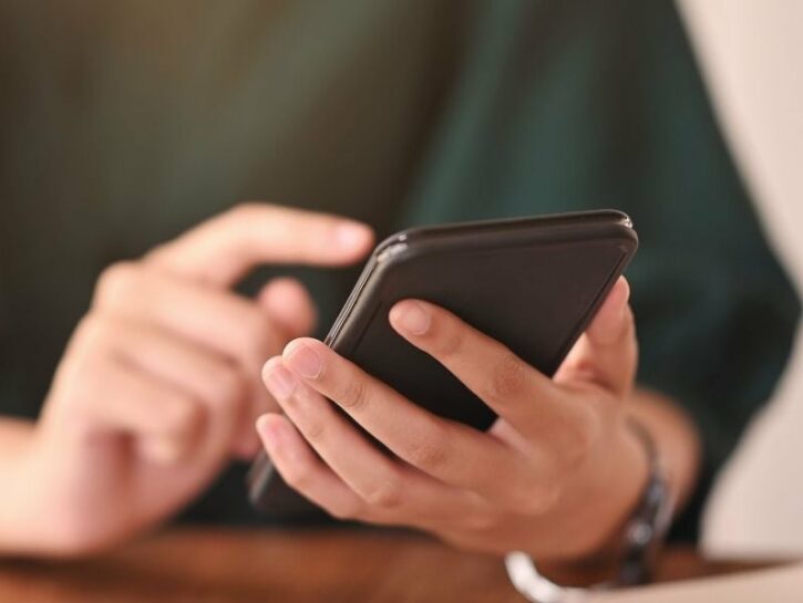 Come aggiustare i cristalli liquidi di un telefono - Donna Moderna