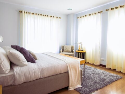 Come decorare la camera da letto con 10 elementi indispensabili