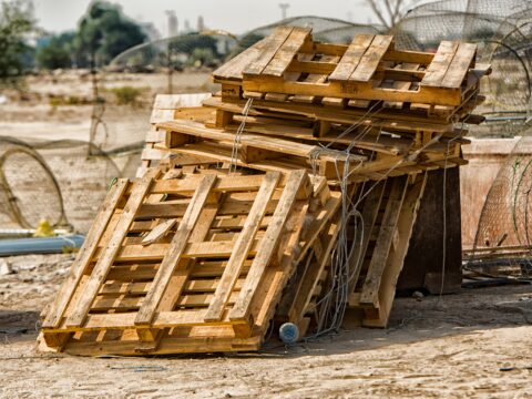 Come realizzare dei bellissimi portacandele con il legno riciclato e pallet