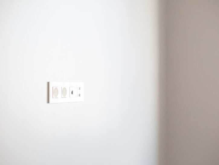Come nascondere le prese elettriche in modo originale