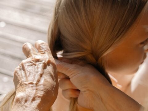 Come realizzare le trecce sui capelli medi