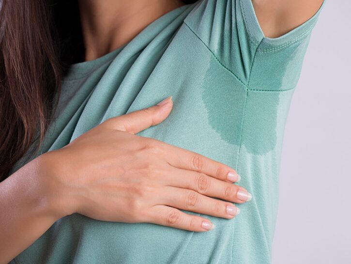 Come togliere le macchie di deodorante