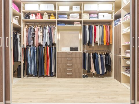 Come allestire una perfetta cabina armadio