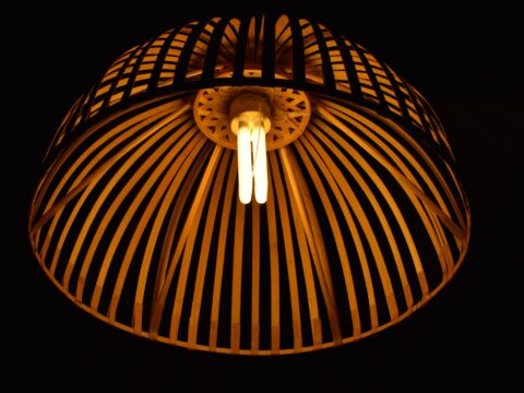 Come realizzare dei lampadari in legno fai da te