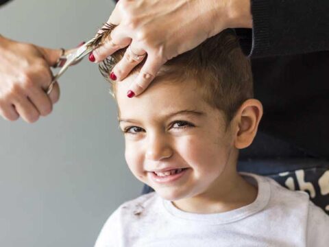 Come tagliare i capelli ai bambini bene