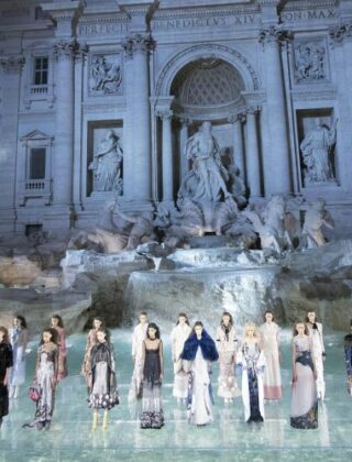 90 anni di Fendi, sfilata evento sull'acqua della Fontana di Trevi