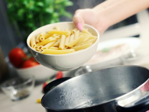 Come si riutilizza l'acqua di cottura della pasta