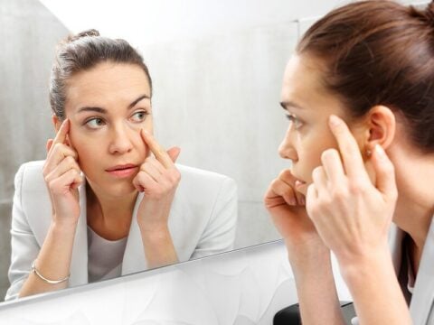 Come sgonfiare gli occhi al mattino