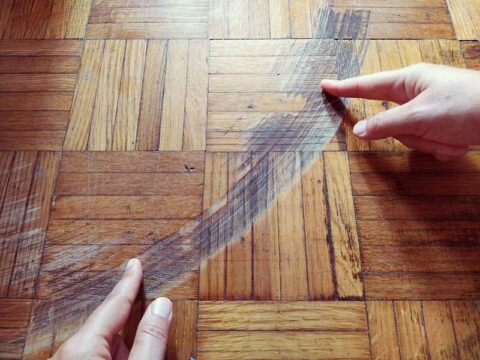 Come eliminare velocemente i graffi dal parquet