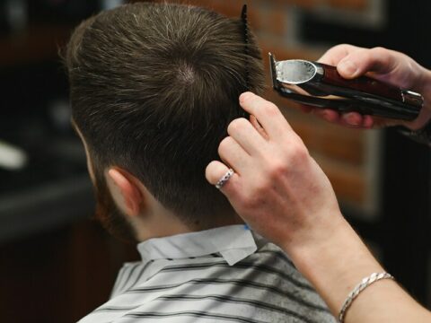 Come tagliare i capelli ad un uomo