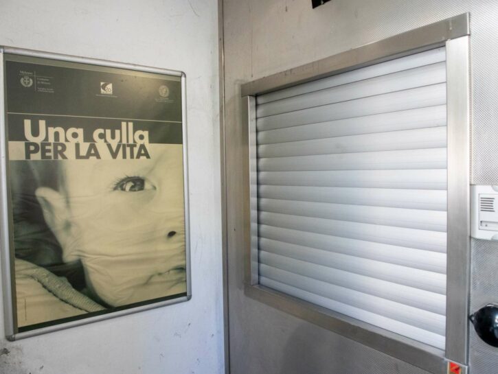 Enea, adottato il bimbo lasciato nella 