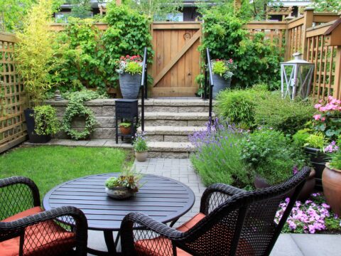 Come arredare al meglio un giardino piccolo