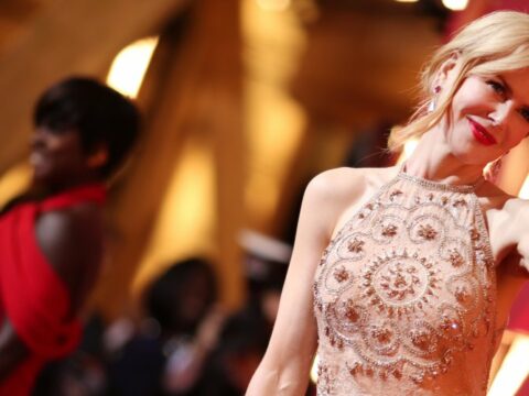 Abiti Oscar 2017: tutti vestiti belli e brutti sul red carpet, fiocchi blu anti-Trump, look argento e oro e nude look