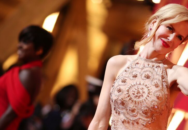 Abiti Oscar 2017: tutti vestiti belli e brutti sul red carpet, fiocchi blu anti-Trump, look argento e oro e nude look