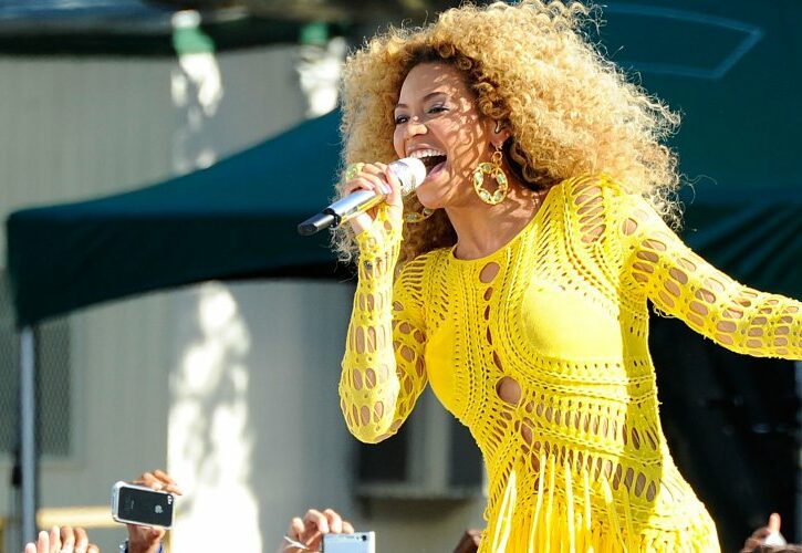 Abito color Lemonade, Beyoncé detta i trend: copia il look