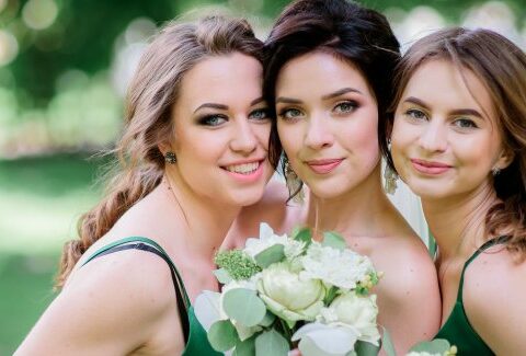 Acconciature e trucco per la testimone della sposa, ecco come essere bellissima