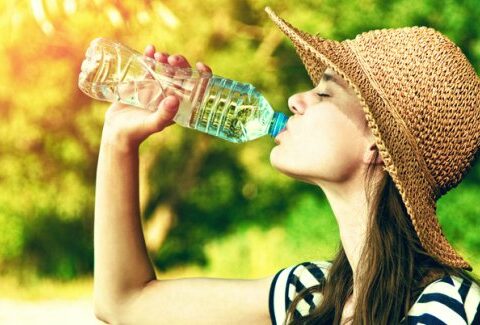 Acqua e salute: bisogna davvero berne molta?
