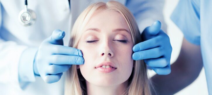 Adolescenti in balia della chirurgia estetica: gli psicologi lanciano l’allarme