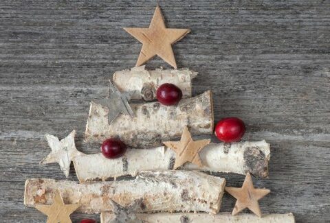 Albero di Natale alternativo con i legnetti: tutorial
