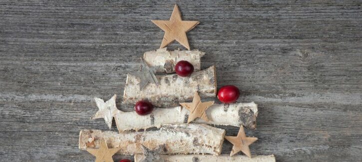 Albero di Natale alternativo con i legnetti: tutorial