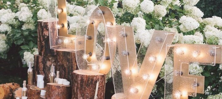 Allestimento per il Matrimonio in Chiesa e in Comune: tante idee per tavoli e fiori