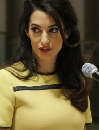 Per Amal Alamuddin Cloneey due gemelli in arrivo, tutti i look più chic ed eleganti
