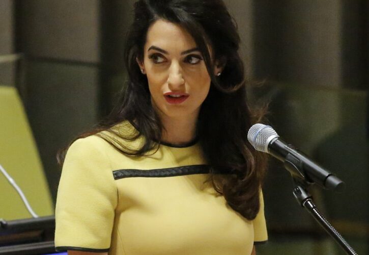 Per Amal Alamuddin Cloneey due gemelli in arrivo, tutti i look più chic ed eleganti