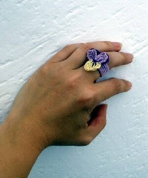 Schema uncinetto: l'anello viola mammola