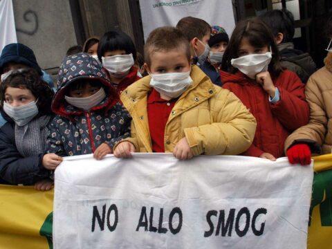 Lo smog uccide 1200 bambini in Europa ogni anno: l’allarme
