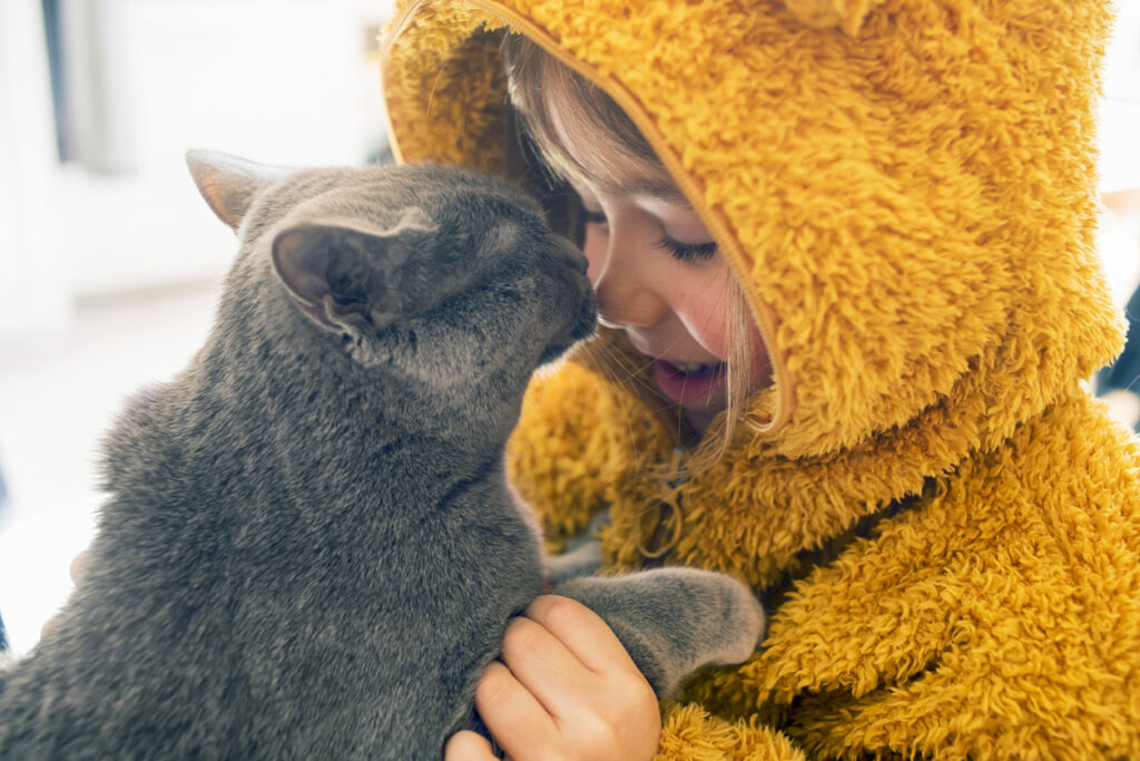 Bambini e gatti, le regole per una perfetta amicizia