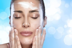 Struccanti viso: le migliori acque micellari per la tua pelle