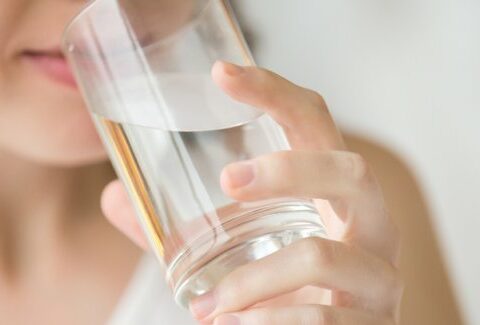 Bere acqua fa dimagrire: ecco perché - Melarossa