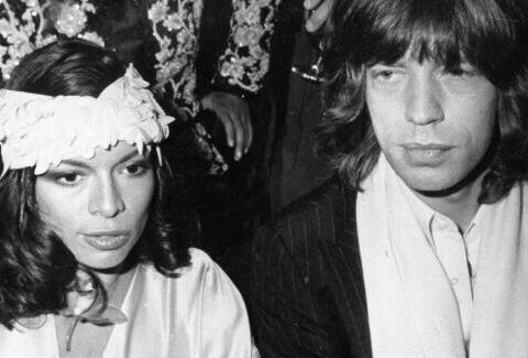 Bianca Jagger: icona del total white, copia lo stile anni '70