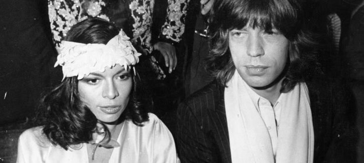 Bianca Jagger: icona del total white, copia lo stile anni '70
