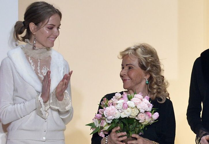 Blugirl a Milano Moda Donna: romantica e pudica in scarpe di peluche per l'inverno
