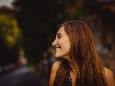 Capelli: come passare dal castano scuro al biondo