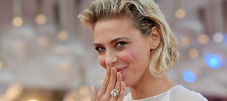 Capelli effetto wet, protagonisti sul red carpet del Festival del Cinema di Venezia: copia le acconciature delle celebrità