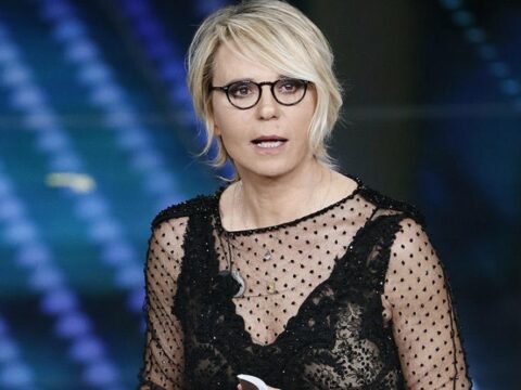 Capelli Maria De Filippi 2018-2019, il taglio e biondo della conduttrice più amata della tv