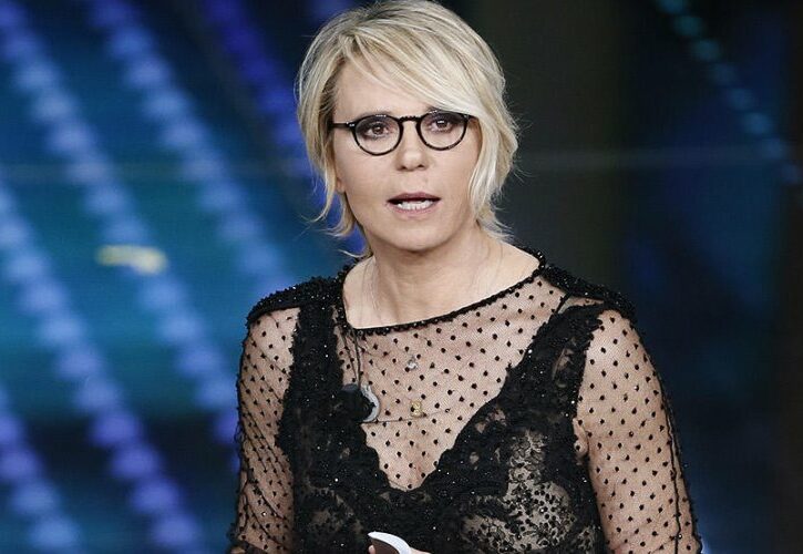 Capelli Maria De Filippi 2018-2019, il taglio e biondo della conduttrice più amata della tv