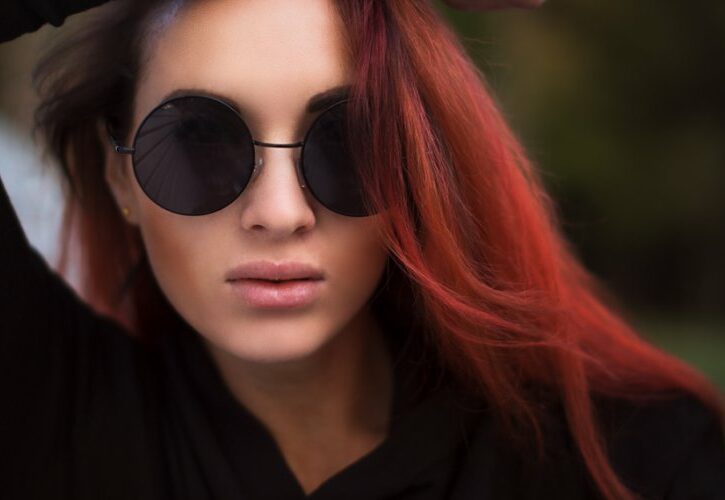 Capelli rossi il nuovo trend è Bold Burgundy, ecco a chi sta bene