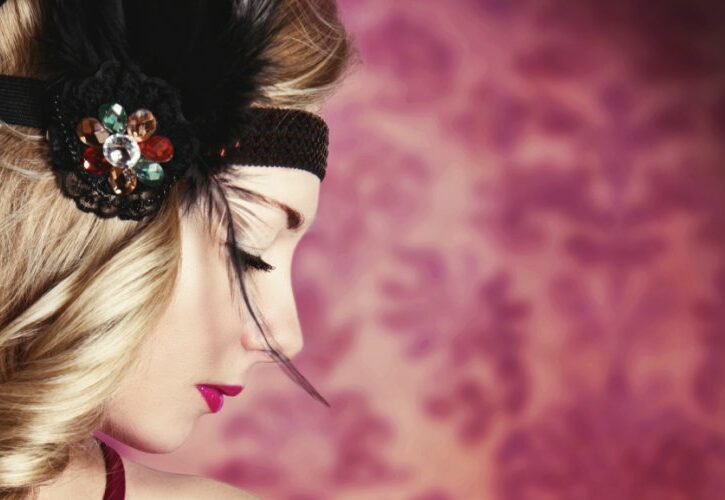 Capelli per Carnevale: acconciature con tutorial, accessori e nuovi colori